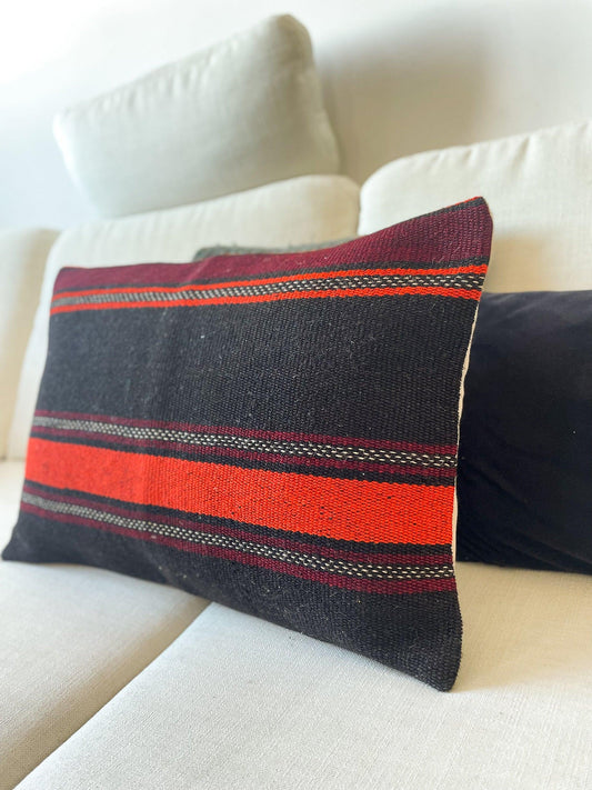 How to Add a Touch of Mediterranean Flair to Your Home with Sustainable Kilim Pillows - BeachPerfect.de
