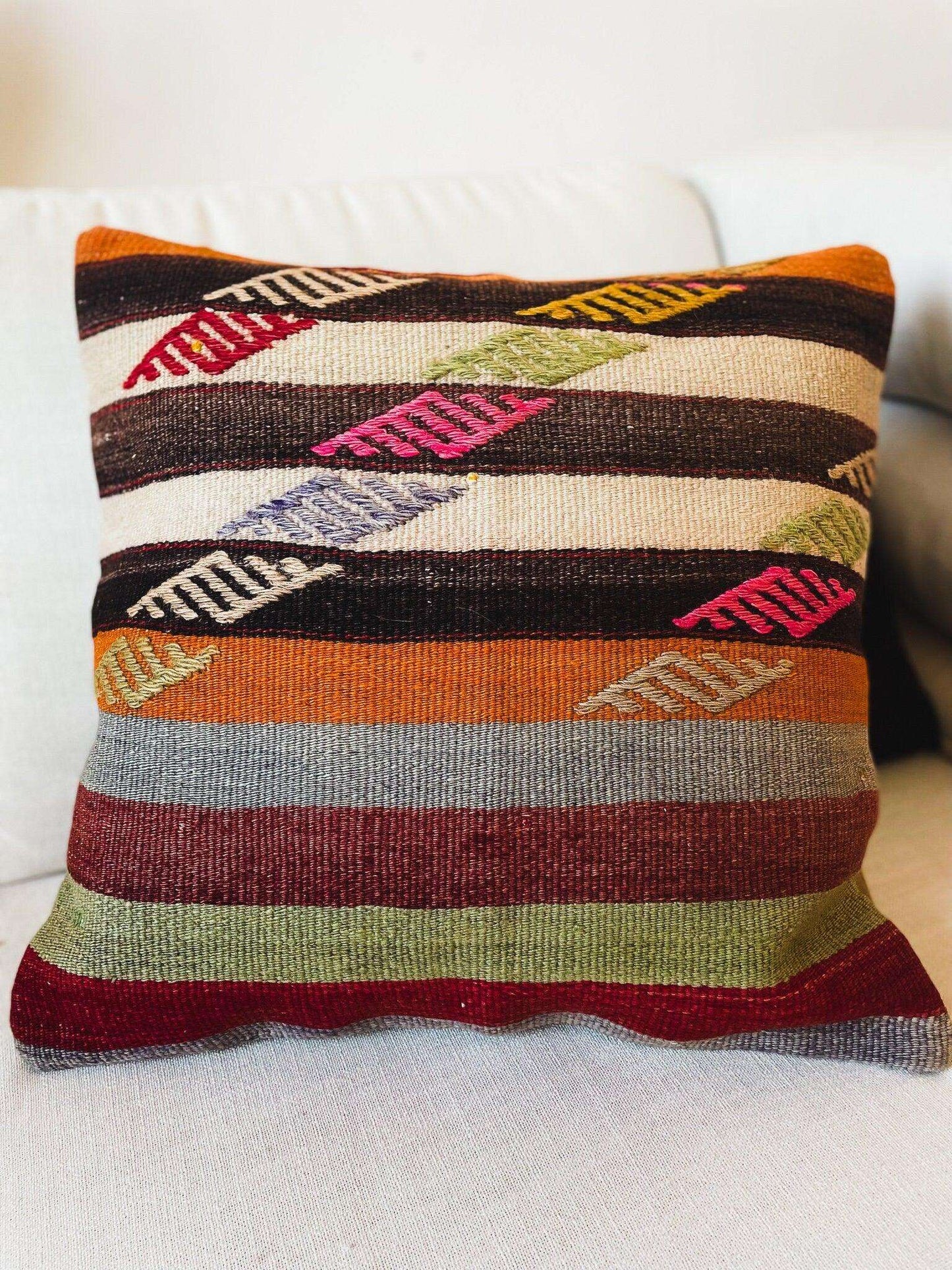 Handwoven Original Vintage Kilim Cushion Cover XLThrow PillowsBeachPerfect.de