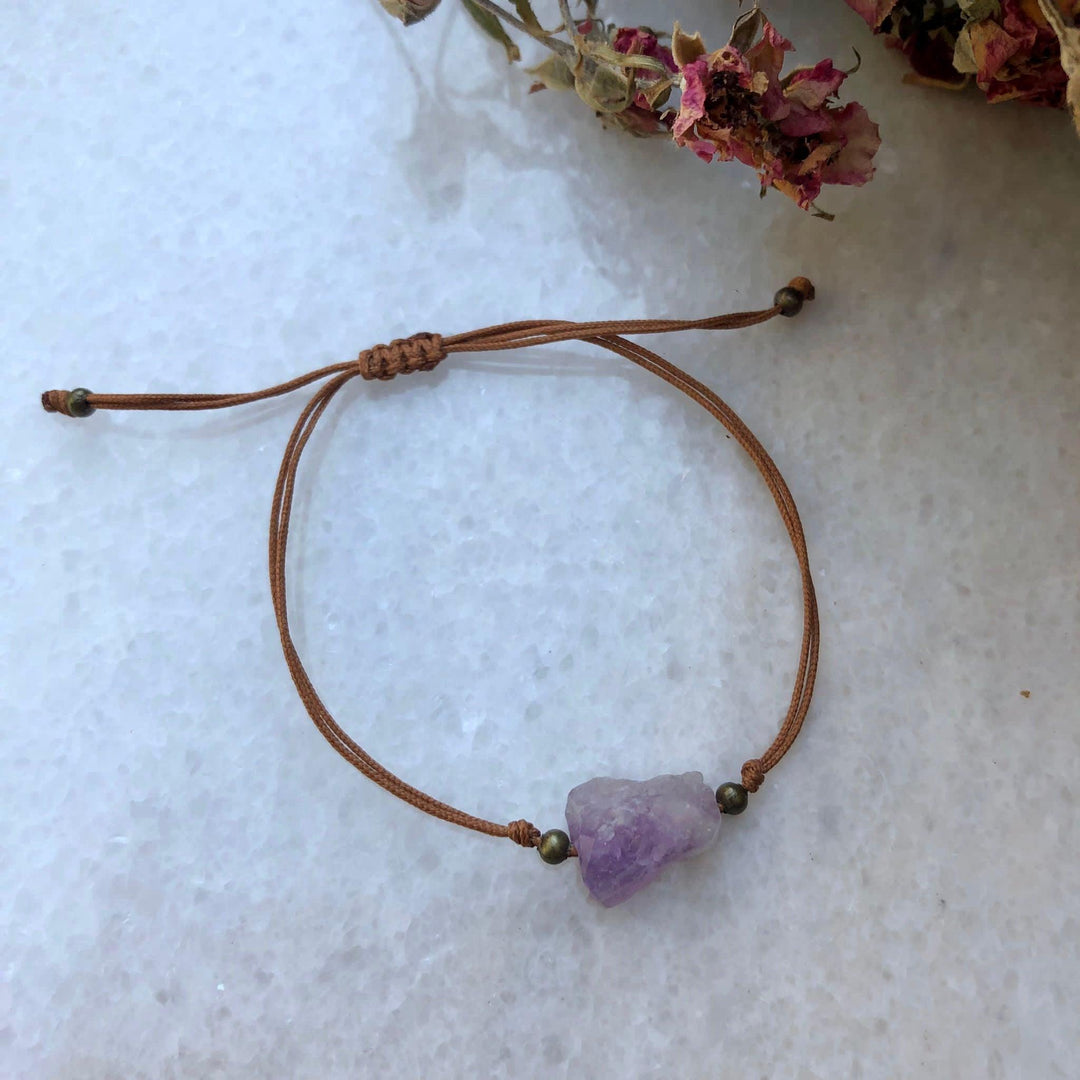 Handmade Bracelet with an Amethyst stone. Macrame bracelet. Birthstone bracelet.| Mother's Day Gift - BeachPerfect.de