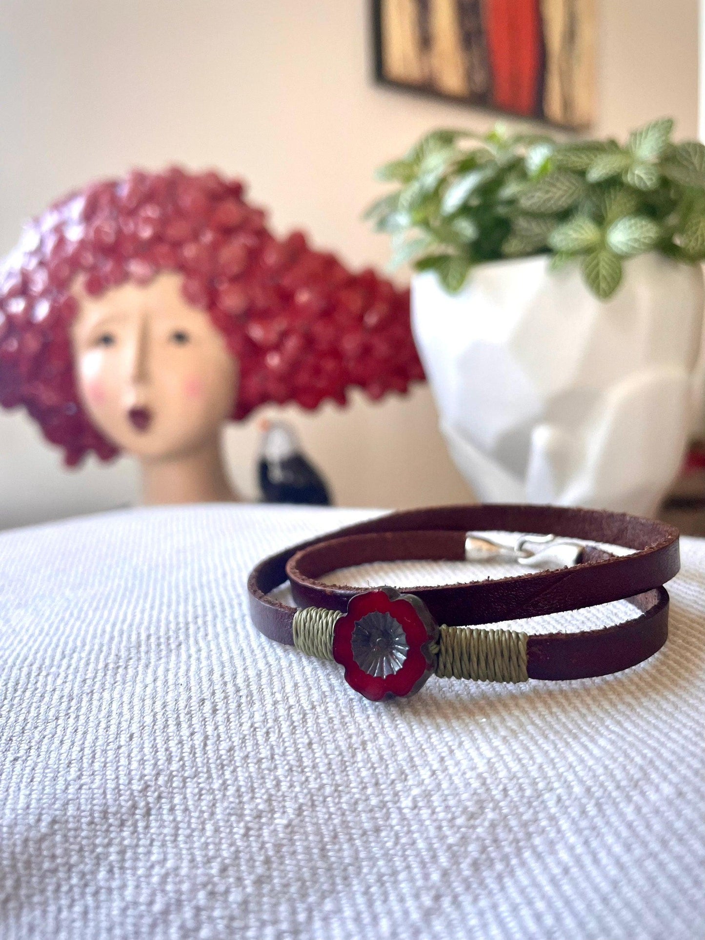 Leather wrap bracelet decorated with Murano glassBeachPerfect.de